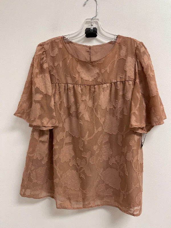 Top Short Sleeve By Clothes Mentor In Tan, Size: M Trendy Men's Oversized