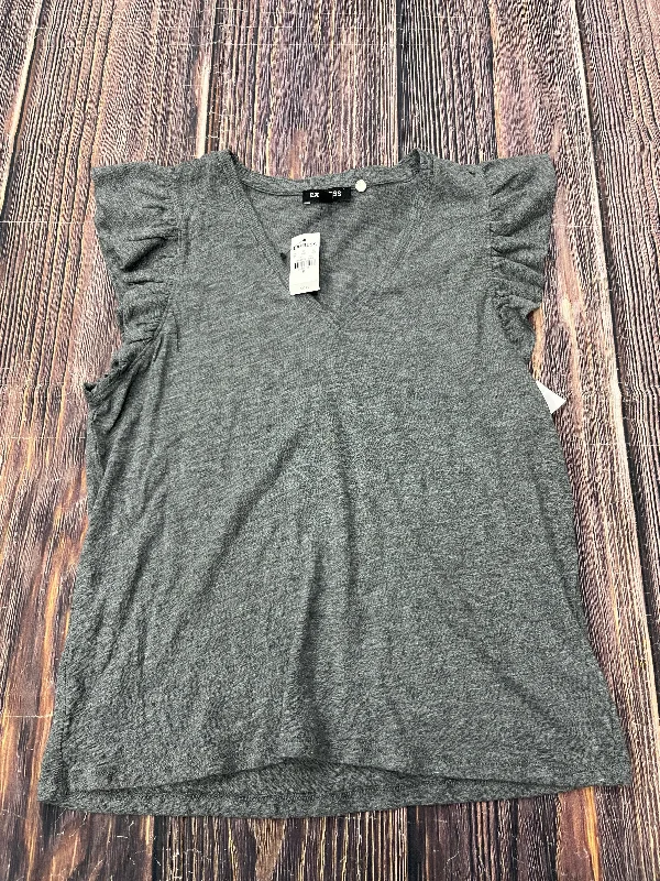 Top Short Sleeve By Express In Grey, Size: M Relaxed Men's Beach