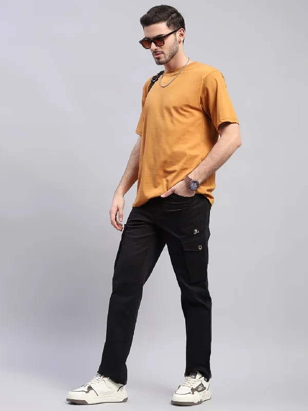 Men Black Solid Regular Fit Cargo